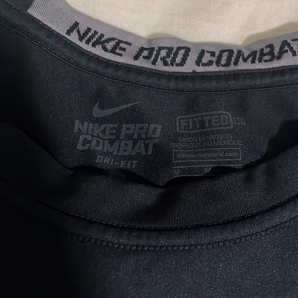 Dark Blue Nike Pro Combat T-Shirt. Great condition. Size Medium - Picture 2 of 3